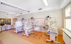 Sala poporodowa na oddziale neonatologicznym w szpitalu Salve