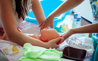 Jak kąpać noworodka - szkoła rodzenia Salve
