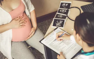 Kobieta w ciąży na badaniu chorób zakaźnych - Salve aktualności