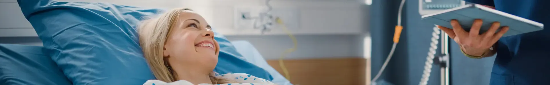 Kobieta leżąca na oddziale szpitalnym Salve