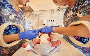 Noworodek z opieką poporodową w inkubatorze - Salve