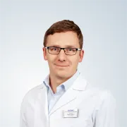 Maciej Berut - lekarz chirurg i proktolog w Salve