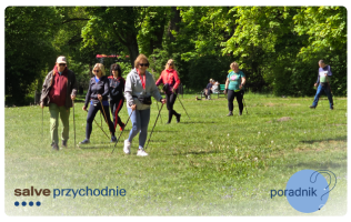 Dlaczego warto uprawiać nordic walking Korzyści dla zdrowia i sylwetki.png