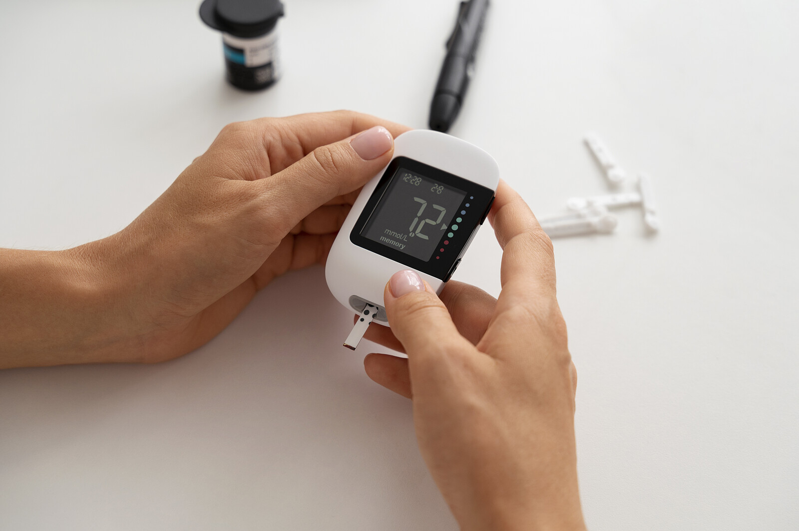 high-angle-diabetic-woman-checking-her-glucose-level.jpg [7.64 MB]